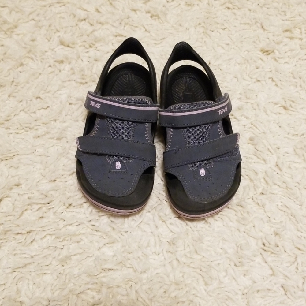 Teva gray toddler sandals size 6